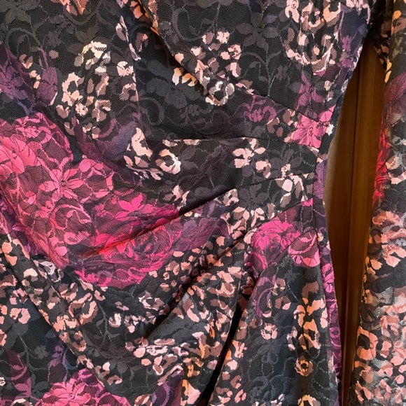 Guess pink black lace dress - Picture 3 of 4